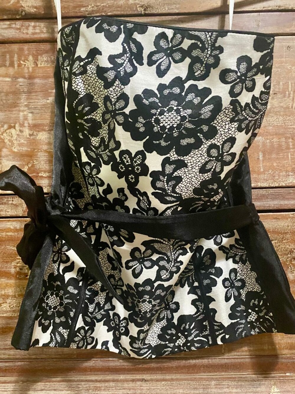 White House Black Market white and black camisole top - Size 6